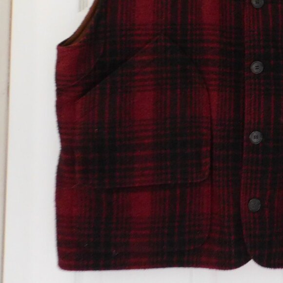 Vintage Gap Wool Blend Vest Hunting Red Buffalo Plaid Leather Size Large - Picture 3 of 6